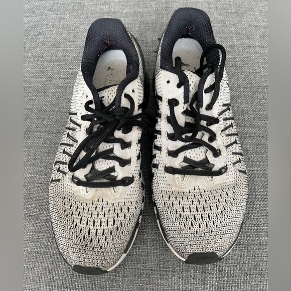 Well loved Nikes - Picture 2 of 7